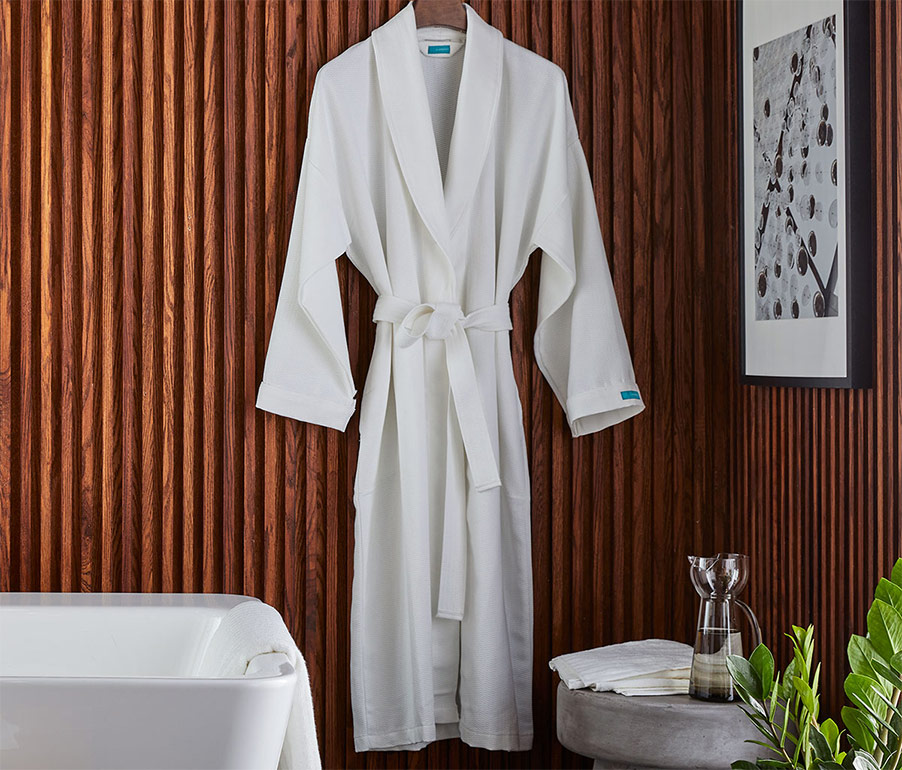 http://www.shoplemeridien.com/images/products/lrg/le-meridien-textured-robe-LEM-402-PIPNG-WL-WHITE-OS_lrg.jpg